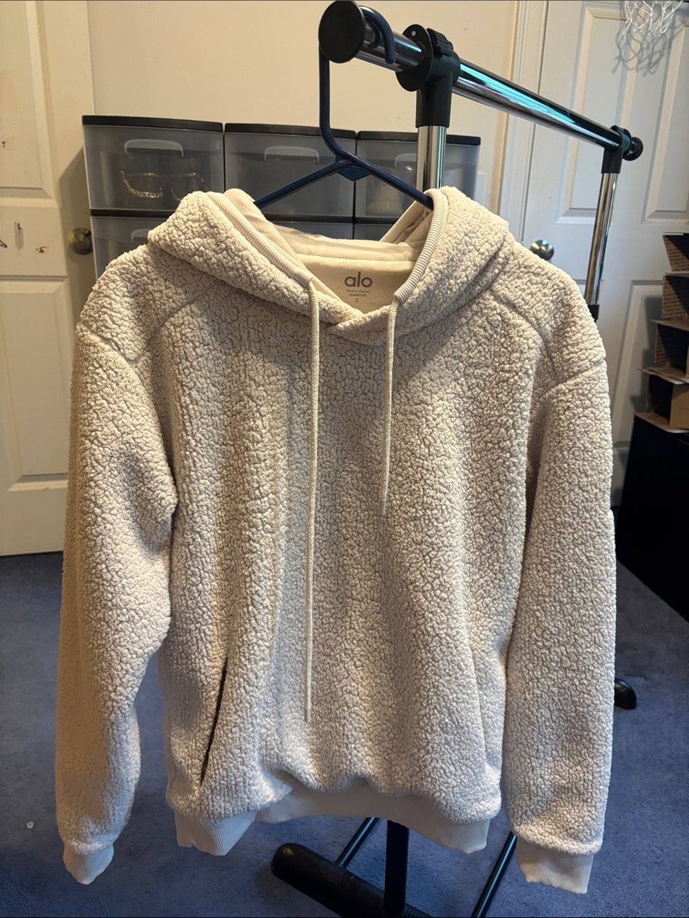 ALO Yoga Cream Sherpa Teddy Pullover Hoodie
